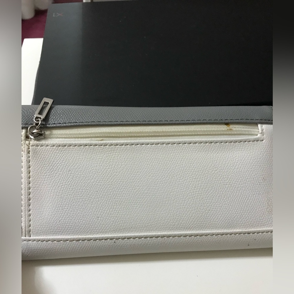 Guess Wallet Gray and White - Picture 10 of 12